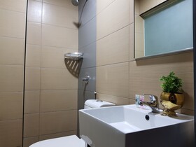 Leo Leisure Hotel