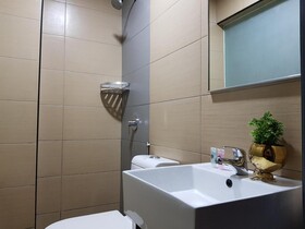 Leo Leisure Hotel