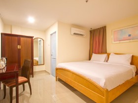 Lotus Family Hotel Masjid India