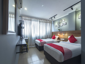 Super OYO 761 City Hotel