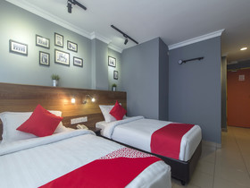 Super OYO 761 City Hotel