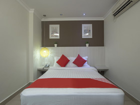 Super OYO 761 City Hotel