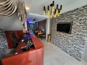 Poorna Hotel