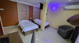 Poorna Hotel