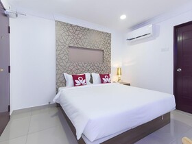 Poorna Hotel