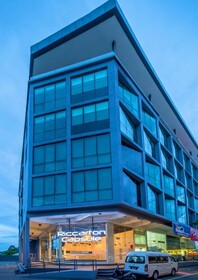 Riccarton Capsule Hotel