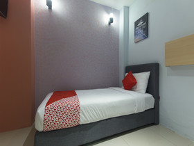 Summer House Bed & Cafe By OYO Rooms