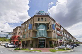 I Hotel Kota Damansara