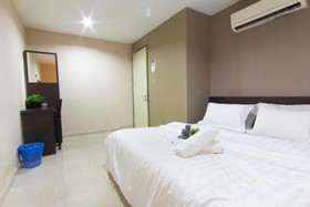 Three Top Hotel