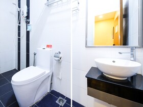 YP Boutique Hotel by OYO Rooms