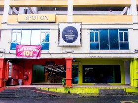 Me Hostel D16 by OYO Rooms