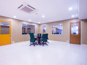 Me Hostel D16 by OYO Rooms