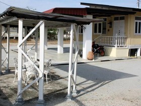 Emma Guest House Rumah Rendah