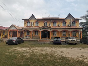 Raz Hotel by OYO Rooms