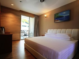 Summer Bay Lang Island Resort