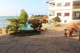 Rezz Aparthotel