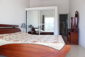 Rezz Aparthotel