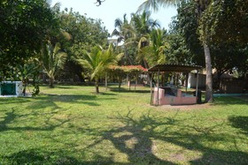 Baobab Beach Lodge & Backpackers