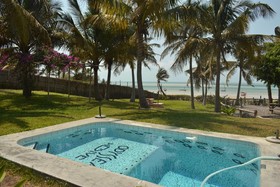 Baobab Beach Lodge & Backpackers