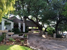 Stampriet Historical Guesthouse