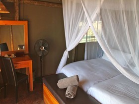 Intu Afrika Kalahari Suricate Tented Lodge