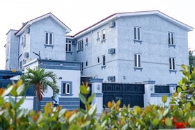 Dyke Suites And Apartments