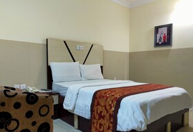 Joy House Hotel & Suites