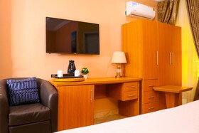 Madaki's Executive Suites