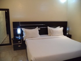Pine Crest Exclusive Hotel & Suite