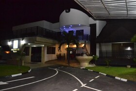 Hale Manor Exquisite