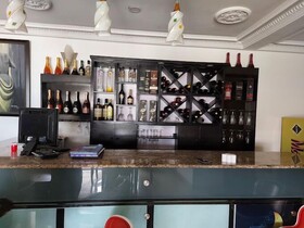 Hale Manor Exquisite