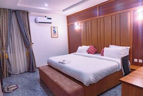 Rolarz Premium Hotel & Suites