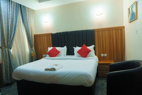 Rolarz Premium Hotel & Suites
