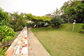 Jeromes Gardens And Suites