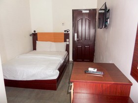 Britannia Hotel & Suites