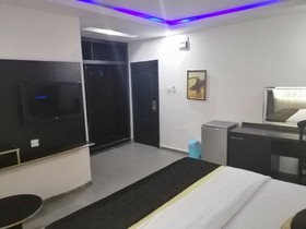Chalon Suites