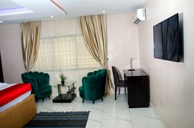 No 95 Suites & Apartment