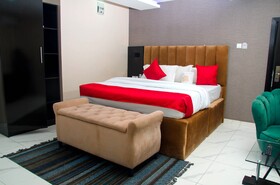 No 95 Suites & Apartment