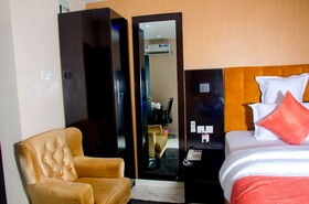No 95 Suites & Apartment