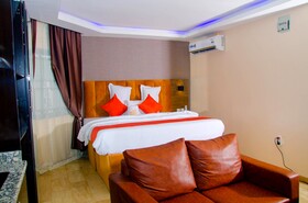 No 95 Suites & Apartment