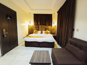 Boston Hills Resort & Hotel