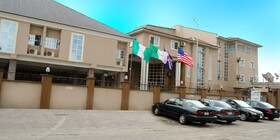 De Castle Luxury Home