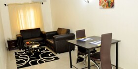 De Castle Luxury Home