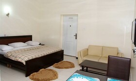 De Castle Luxury Home