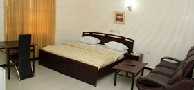 De Castle Luxury Home