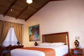 Estrada Hotel & Bistro