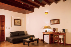 Estrada Hotel & Bistro