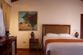 Estrada Hotel & Bistro