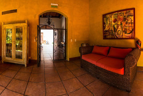 Estrada Hotel & Bistro