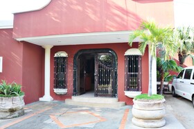 Nesthost Hotel Los Robles